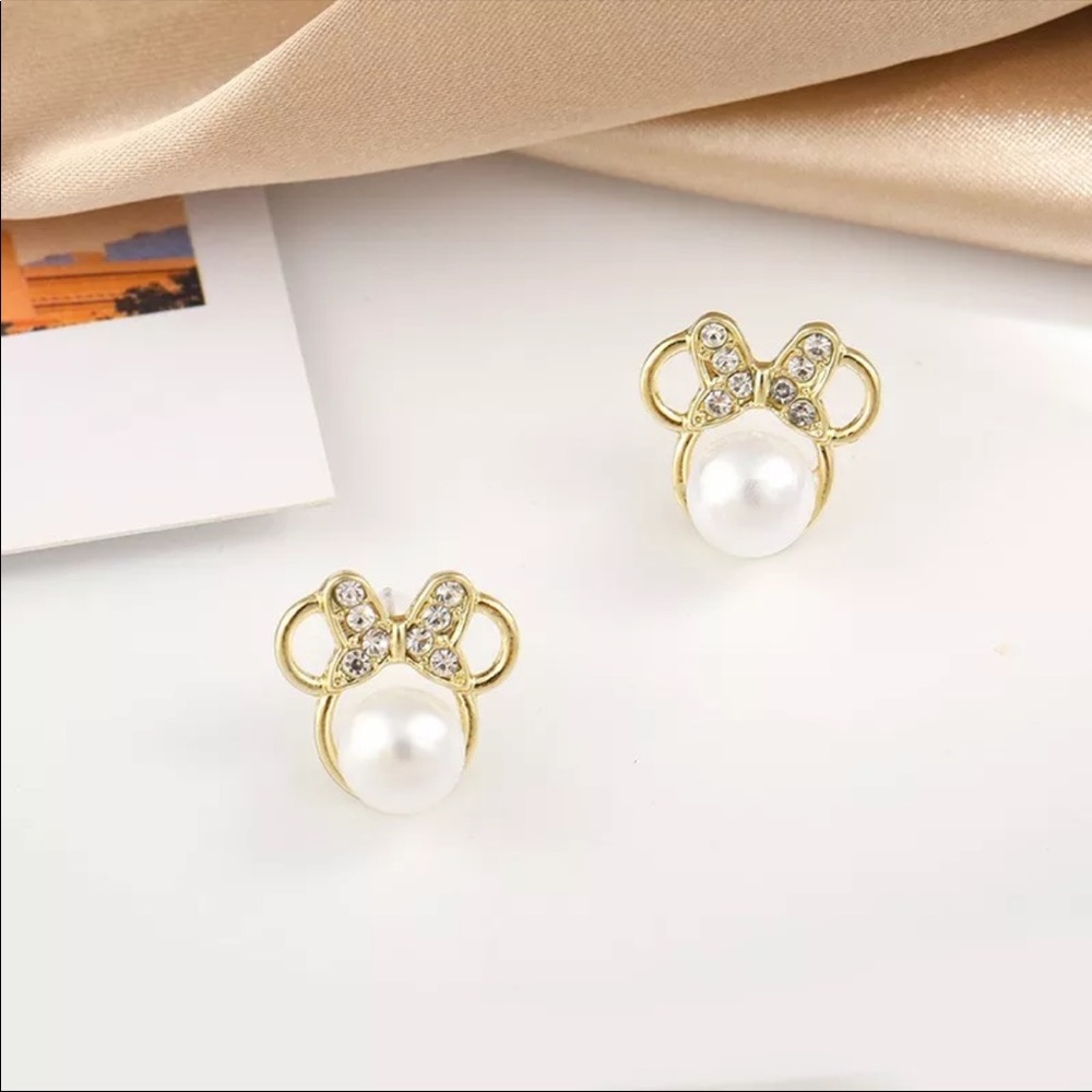 Disney Minnie Faux Pearl Earrings